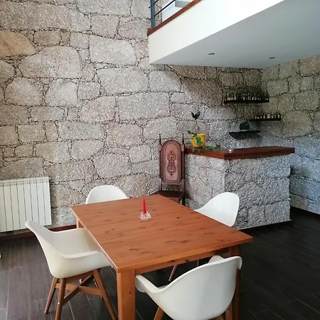 Altes Kellerhaus In Geres Bouro